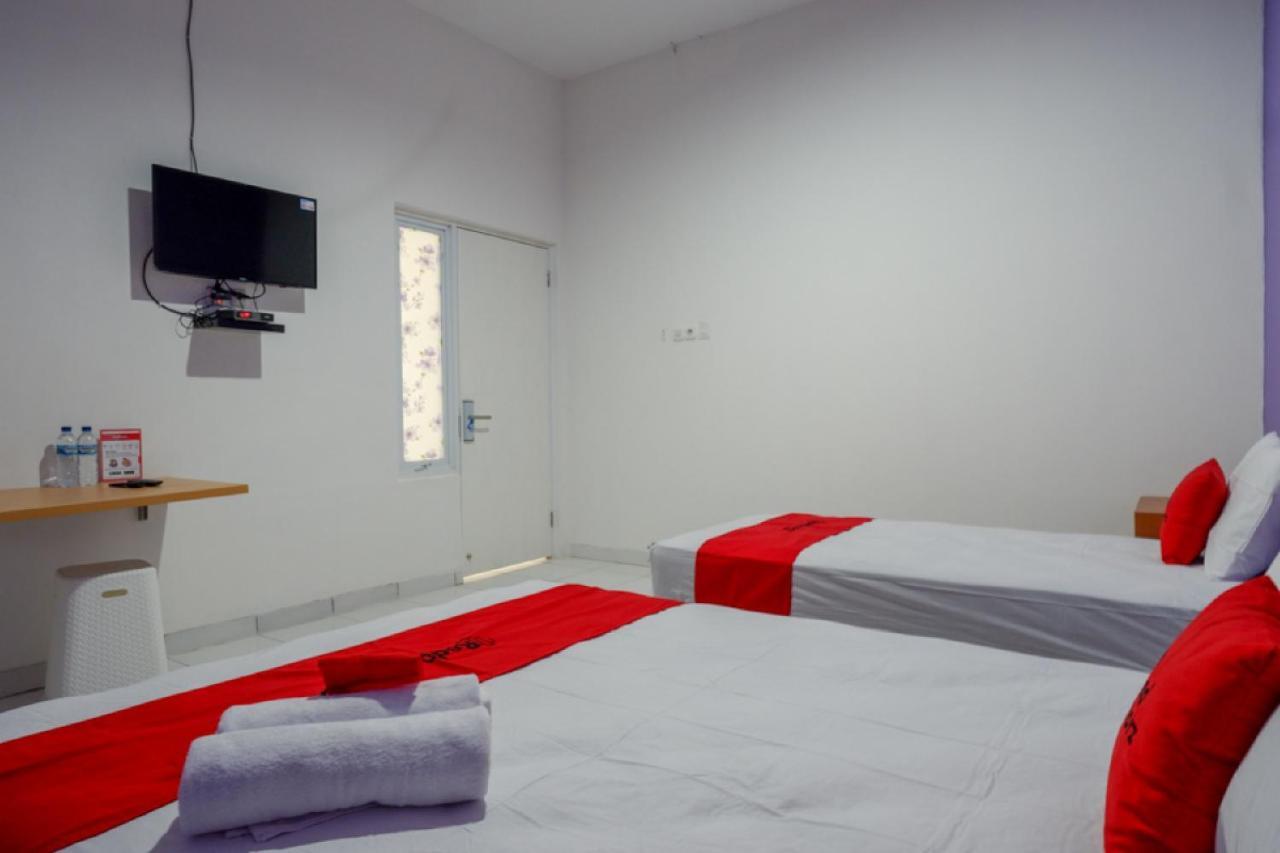 Hotel Reddoorz Near Alun Alun Kaliwungu Kendal Brangsong Exteriér fotografie